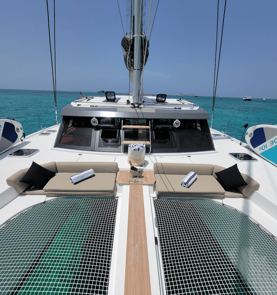 MadCurlSailingCharters_TheBoat-1